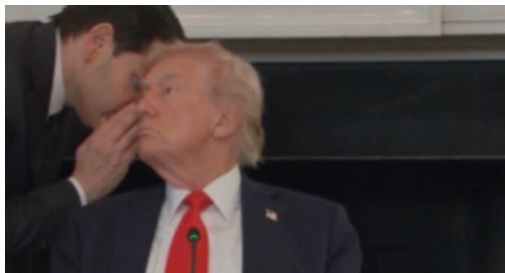 “Marrëveshja është arritur” – Çasti kur Rubio i pëshpërit lajmin Trumpit në vesh (VIDEO)
