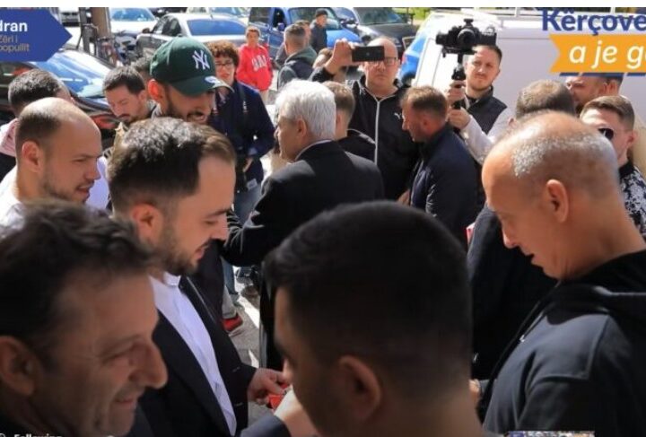 Kërçovë, Fatmir Dehari takohet me Shkodran Alilin rastësisht në aktivitet, shtrijnë dorën njëri-tjetrit (VIDEO)