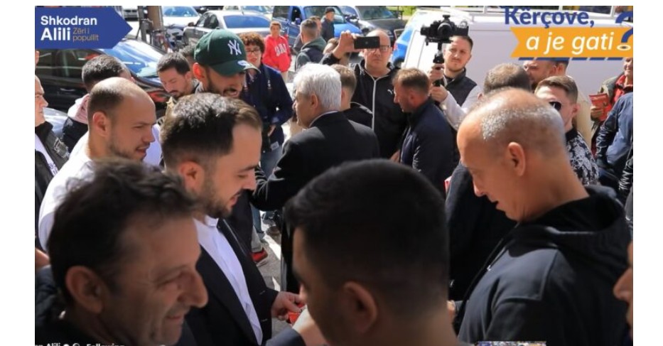 Kërçovë, Fatmir Dehari takohet me Shkodran Alilin rastësisht në aktivitet, shtrijnë dorën njëri-tjetrit (VIDEO)