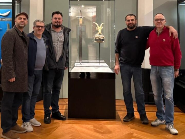 Oda Këçovare para Armëve të Skenderbeut në Vjenë