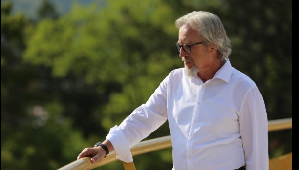 Shtigje – Baladë për mërgimin dhe birin. Poezi nga Fatmir Limani