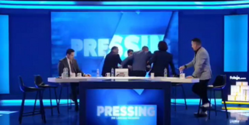 Rrahje me grushta në një studio televizive ! (VIDEO)