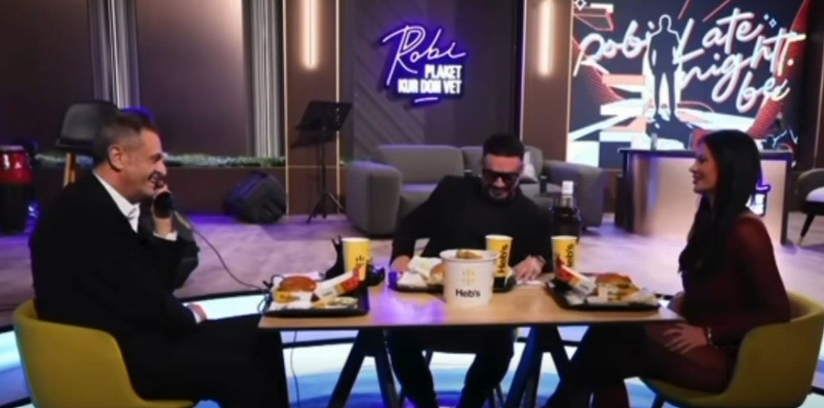 Këngëtari Sinan Vllasaliu duke folur dialektin Kërçovarçe ! (VIDEO)