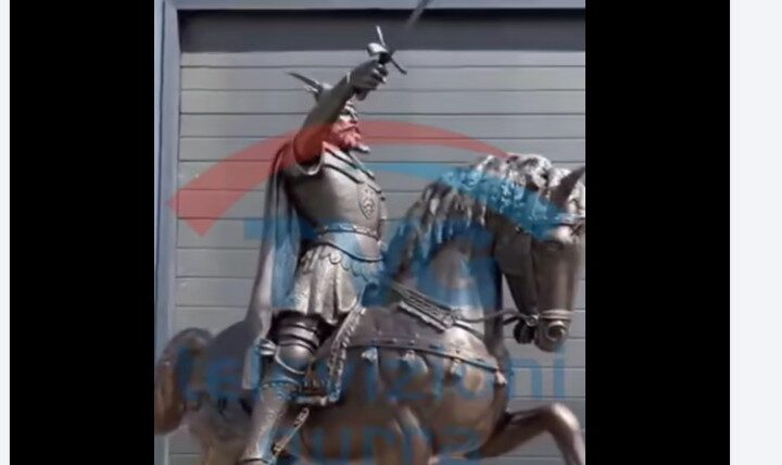 Tv Gurra: Skënderbeu “zbret” në Garanë – më 28 Nëntor zbulohet busti monumental 6-metërsh (VIDEO)