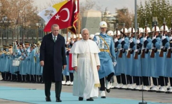Papa Leoni pritet nga Erdogani në Ankara