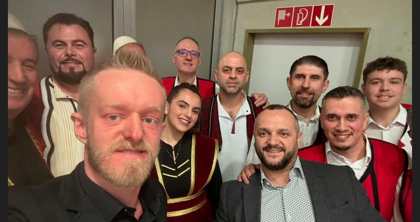 Performim i mrekullueshëm nga artistët kërçovarë dhe Vëllezërit Lleshaj për 28 Nëntorin