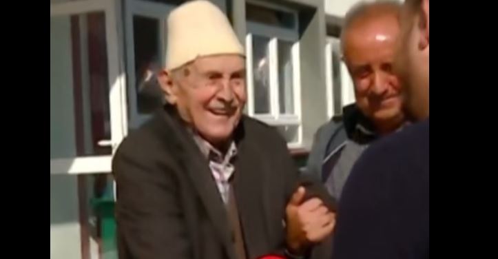 Kërçovë voton 94 vjeçari (VIDEO)