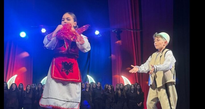 Kërçovë: Manifestim festiv në Pallatin e Kulturës me rastin e 22 Nëntorit