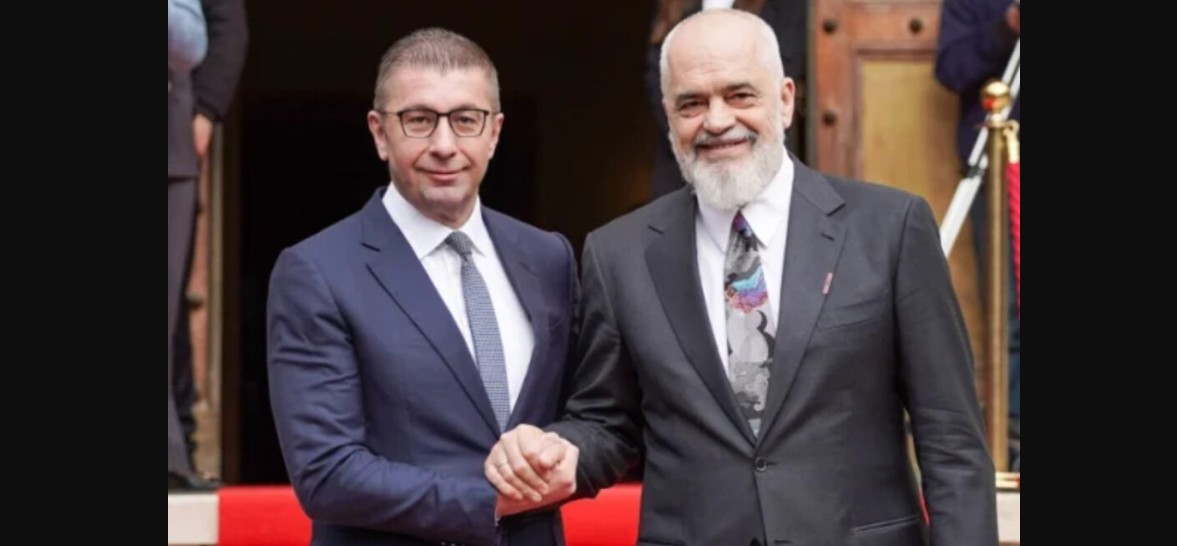 Mickoski i lumtur në Tiran pran Ramës