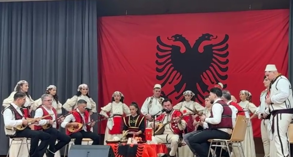 Oda Kërçovare dhe Isra Elmazi – talentja e re nga Kërçova performuan tek Shoqata Zajati (VIDEO)