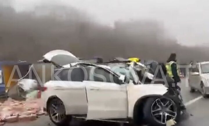 Aksidenti fatal ! : Viktima ngiste veturë me targa të huaja (VIDEO)