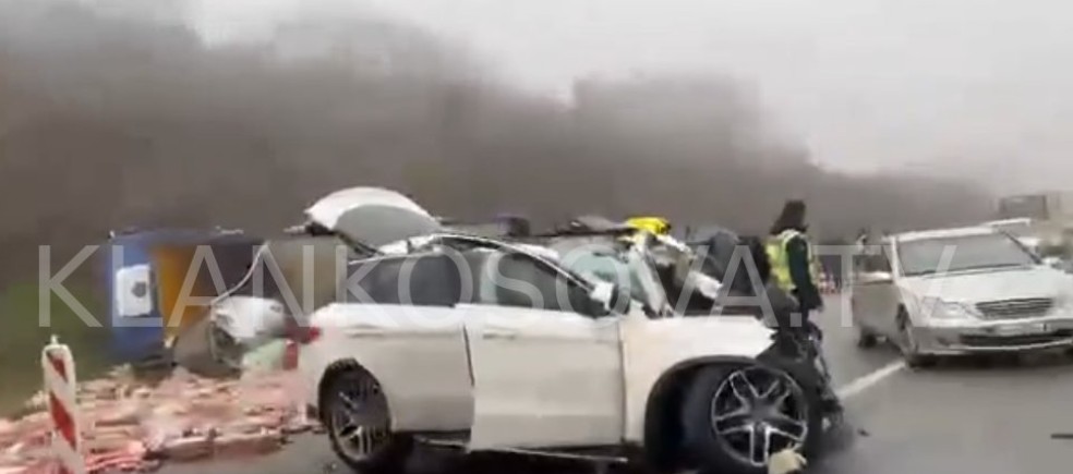 Aksidenti fatal ! : Viktima ngiste veturë me targa të huaja (VIDEO)