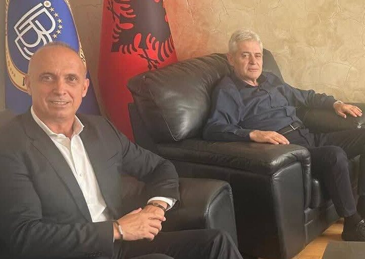 A do të ketë guxim Ahmeti të shkëputet nga figurat e vjetra ?