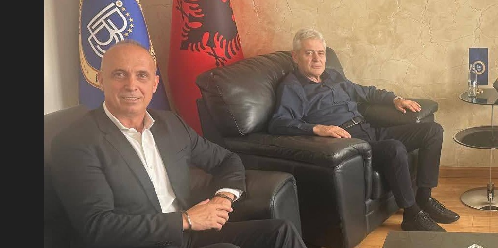 A do të ketë guxim Ahmeti të shkëputet nga figurat e vjetra ?