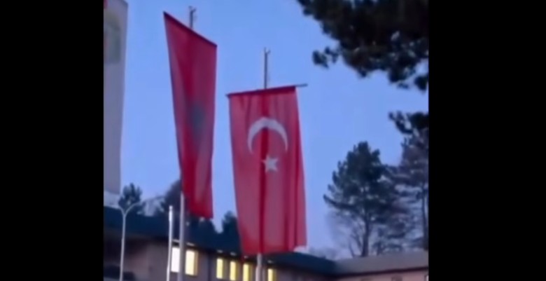 Ngritja e flamurit Turk në Kërçovë (VIDEO)