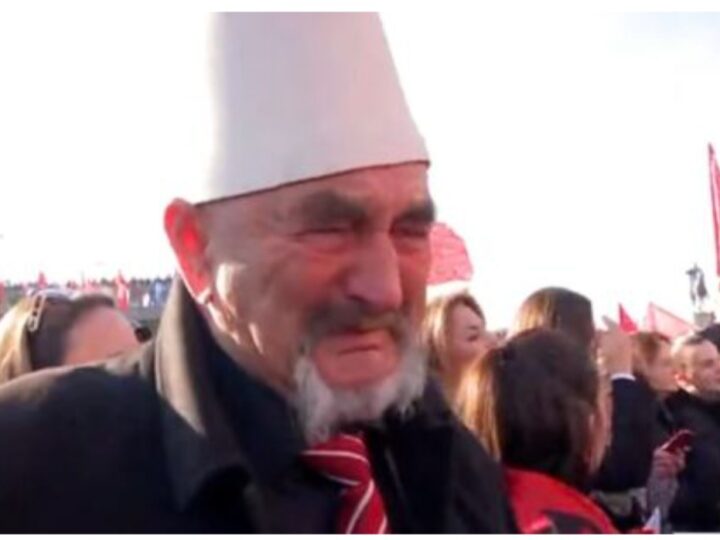 Burri nga Zajazi përlotet për Thaçin dhe UÇK-në (VIDEO)