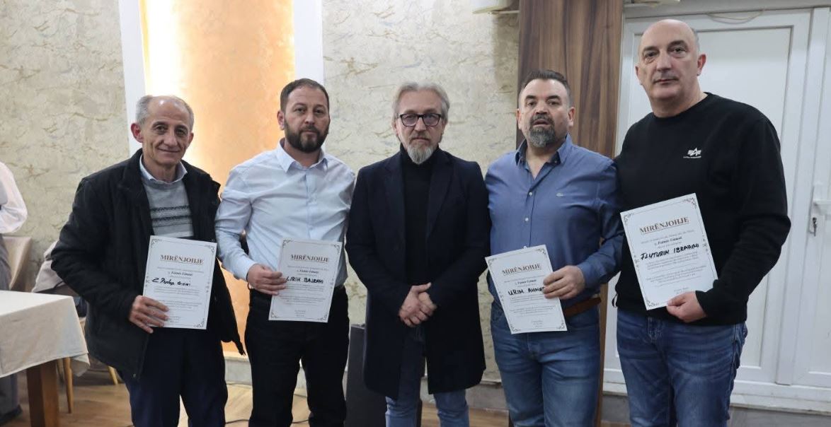 Fatmir Limani mbledh bashkëpunëtorët në Hotel Kërçova  dhe ndan mirënjohje për kontributin e tyre