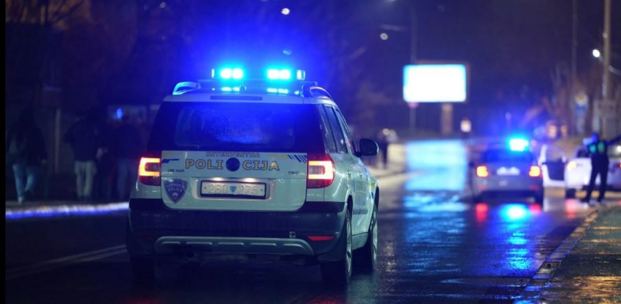 Gjuajti me armë ndaj gruas dhe kërcënoi vajzat e tij! Arresohet