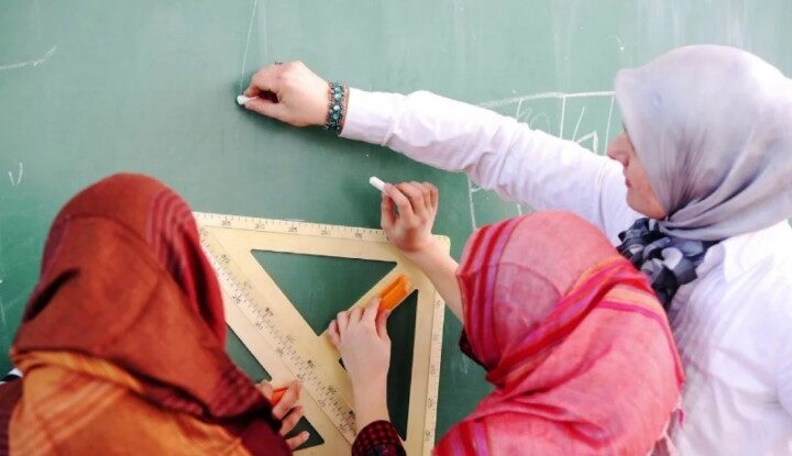 Austria ndalon shaminë e kokës për vajzat nën 14 vjeç: Kush refuzon, gjobë ose burg!