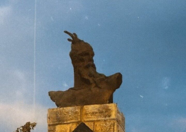 A e dini sa do e kishte vlerën sot Busti i Skenderbeut që u vendos në Kërçovë? (VIDEO)