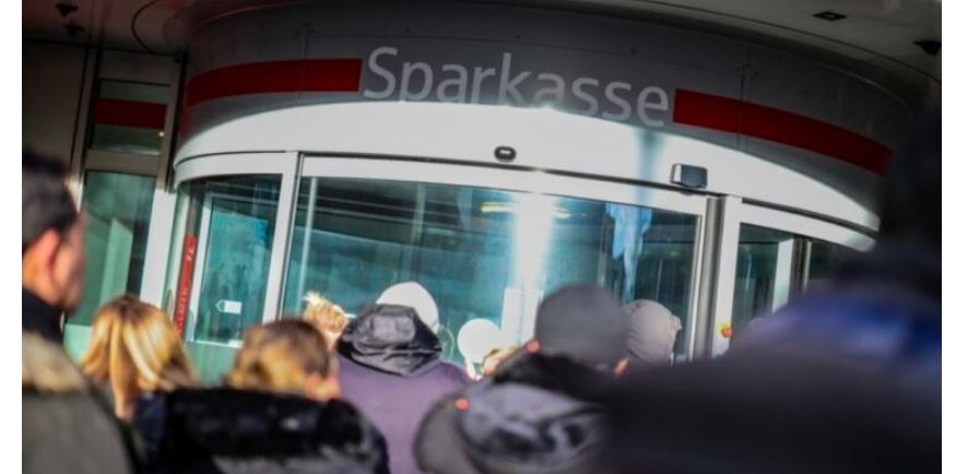 Gjermani: Vidhen 30 milionë euro nga banka “Sparkasse”