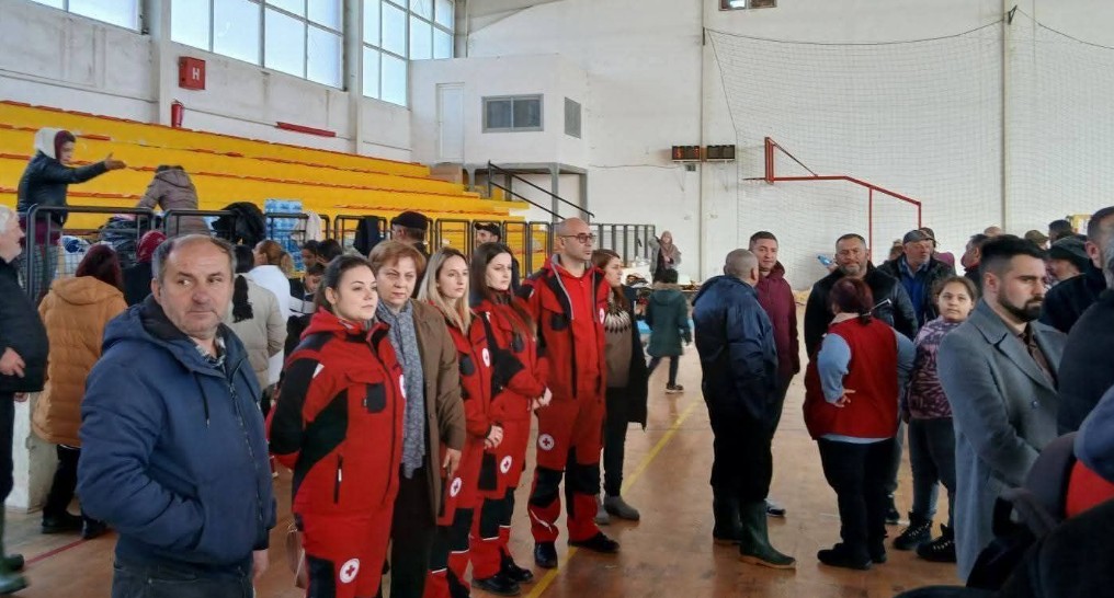 Kryqi i Kuq apel për ndihmë financiare për familjet e prekura nga përmbytjet në Kërçovë!