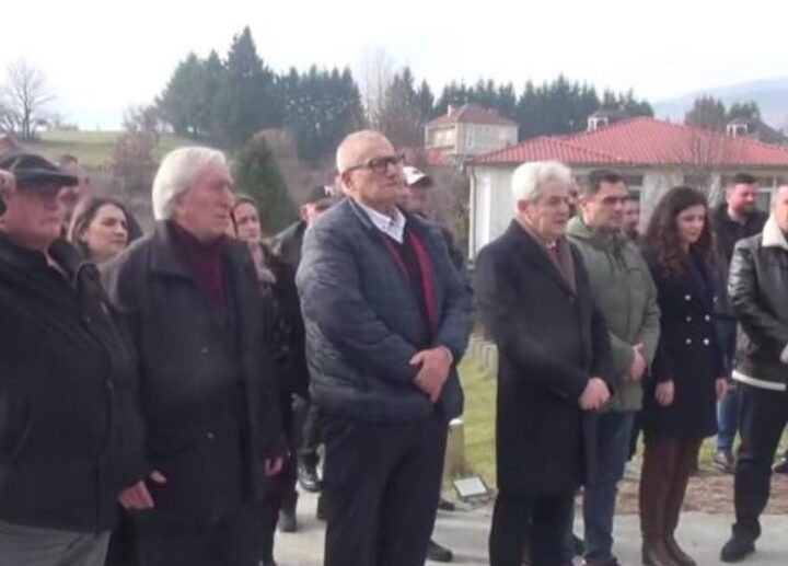 Ali Ahmeti bën homadhe me rastin e 17 Janarit në Kërçovë