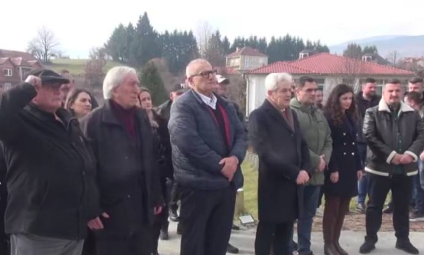 Ali Ahmeti bën homadhe me rastin e 17 Janarit në Kërçovë