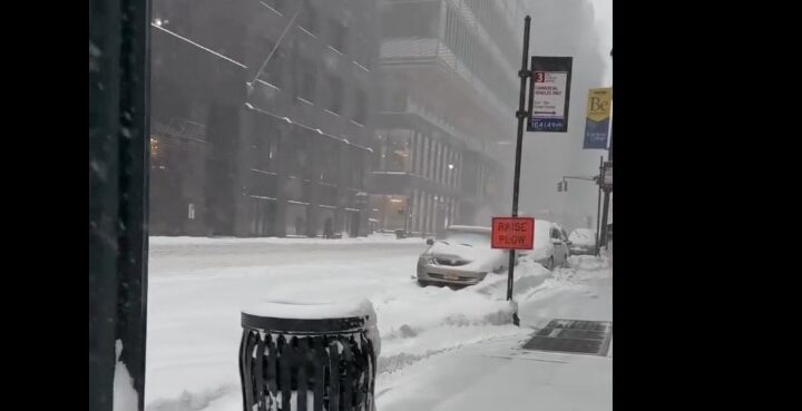 Bora e shekullit ka mbuluar New York-un ? Pamje mahënitëse (VIDEO)