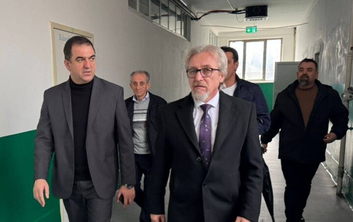 Ministri Fatmir Limani vizitoi gjimnazin e Kërçovës