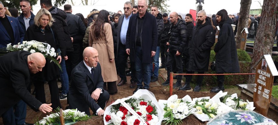 I jepet lamtumira e fundit Hekuran Hoxhës, në varrim merr pjesë edhe Ramush Haradinaj