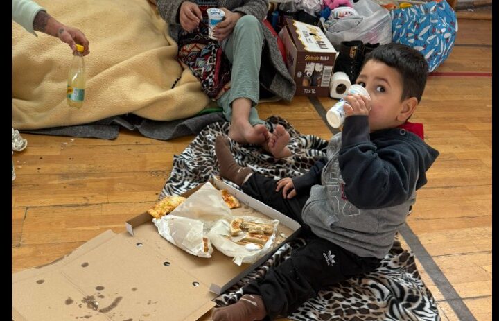 Përmbytjet në Kërçovë, grumbullohen ndihma për familjet e evakuuara (VIDEO)