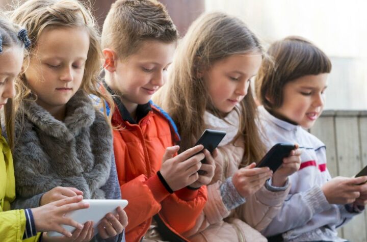 Pa telefona, pa rrjete sociale, Franca vendos rregulla të reja për fëmijët