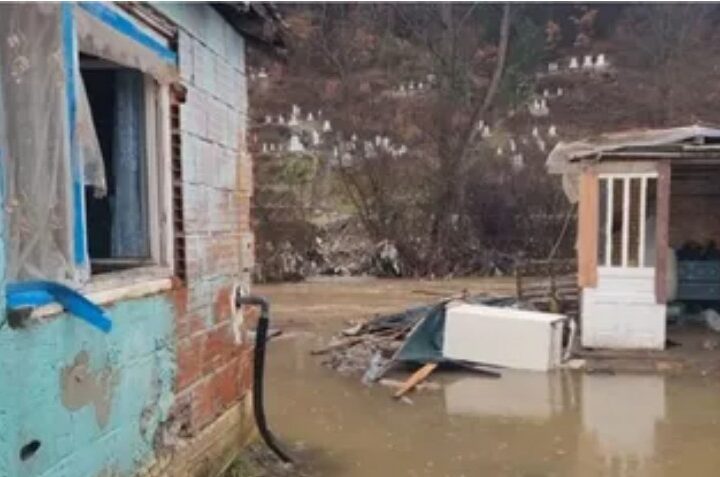 Kërçovë: Ndihma pas përmbytjeve! Kryqi i Kuq në mbështetje të familjeve (VIDEO)