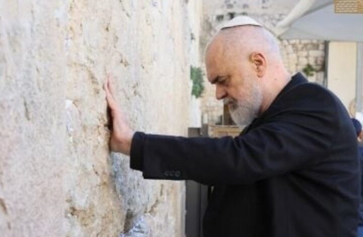 Rama “vajton” te muri në Jerusalem: Uroj që Zoti t’i dërgojë forcën e paqes këtij qyteti ?