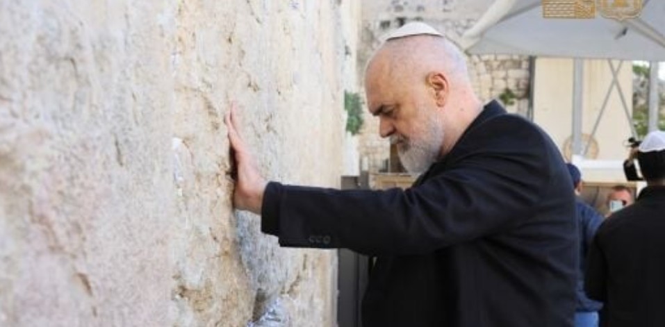 Rama “vajton” te muri në Jerusalem: Uroj që Zoti t’i dërgojë forcën e paqes këtij qyteti ?