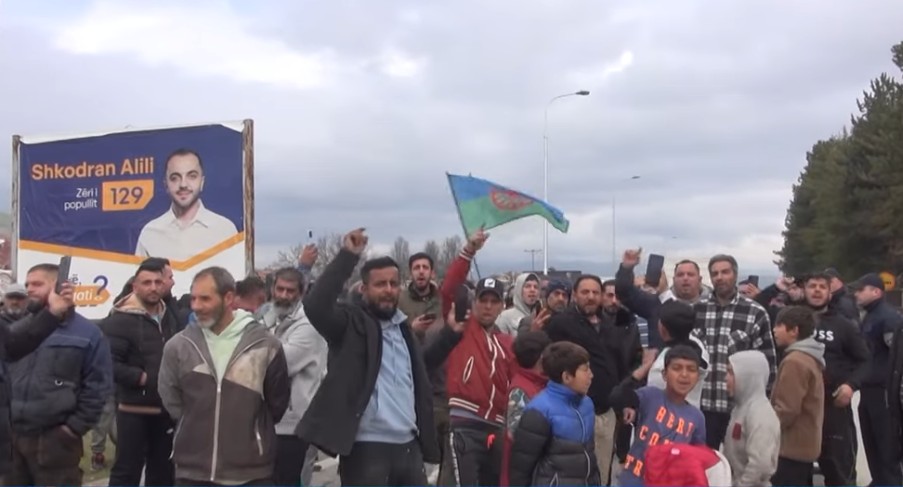 Protestuestit Romë: Edhe pse nuk kemi leje drejtimi, vozisim më mirë se të tjerët ?