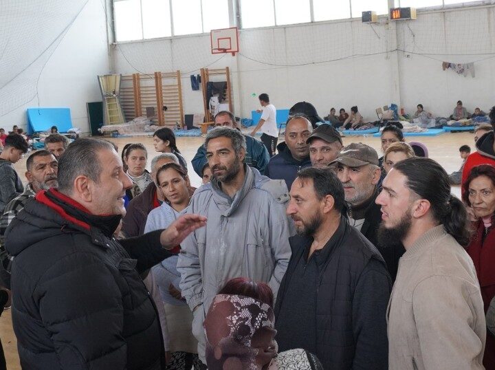 Kryetari i Komunës së Kërçovës në vizitë tek personat e strehuar përkohësisht (VIDEO)