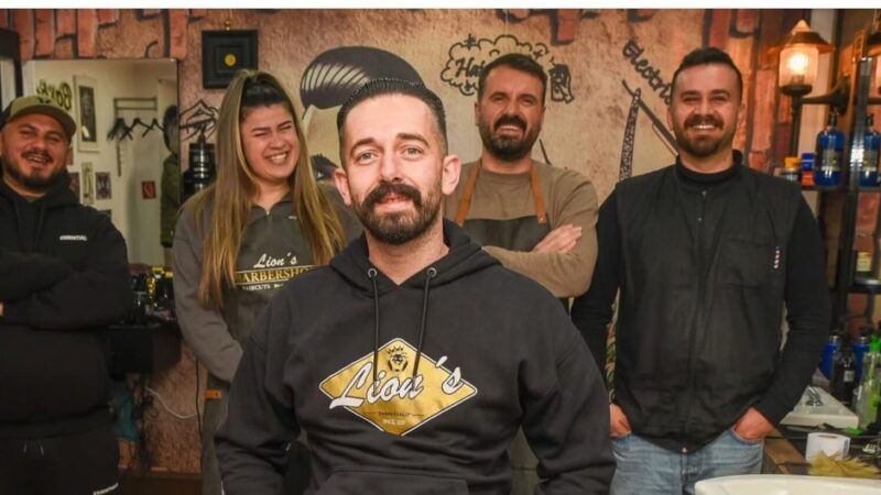 Berberi shqiptarë që qeth falas të varfërit në Gjermani