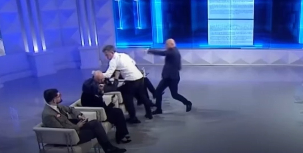 Përplasje fizike live në Opinion, Buzhala godet Albatros Rexhajn