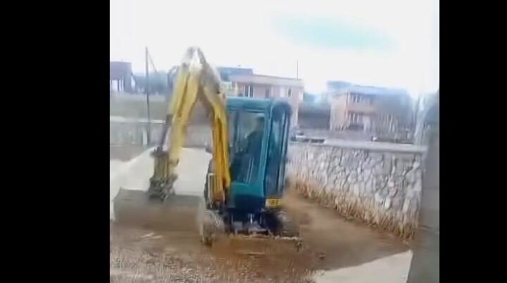 Fillon ndërtimi i një shtëpie të re për familjen Iljazi në Drogomisht (VIDEO)