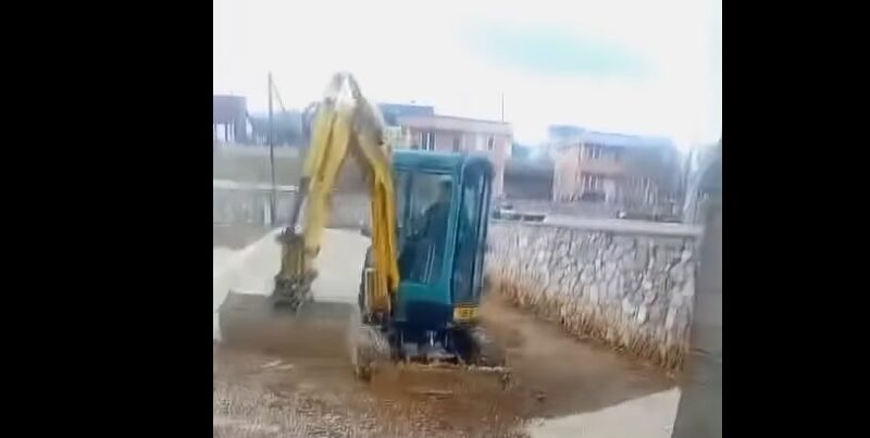 Fillon ndërtimi i një shtëpie të re për familjen Iljazi në Drogomisht (VIDEO)