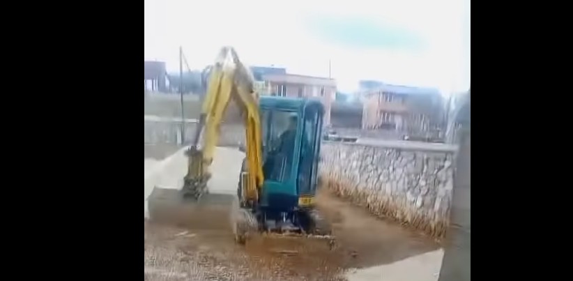 Fillon ndërtimi i një shtëpie të re për familjen Iljazi në Drogomisht (VIDEO)