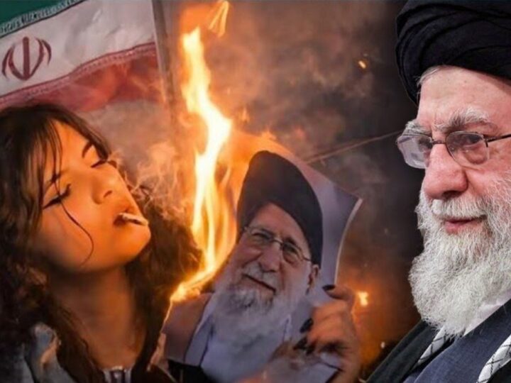 Turmat iraniane rrëzojnë statujën e Khomeinit (VIDEO)