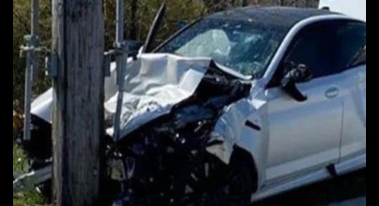 Gruaja e përplas veturën me shtyllën  ! Lëndohet rëndë