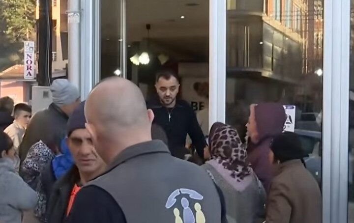 Kërçovë, Lëvizja “Te Berza” ndanë iftare falas për familjet skamnore (VIDEO)