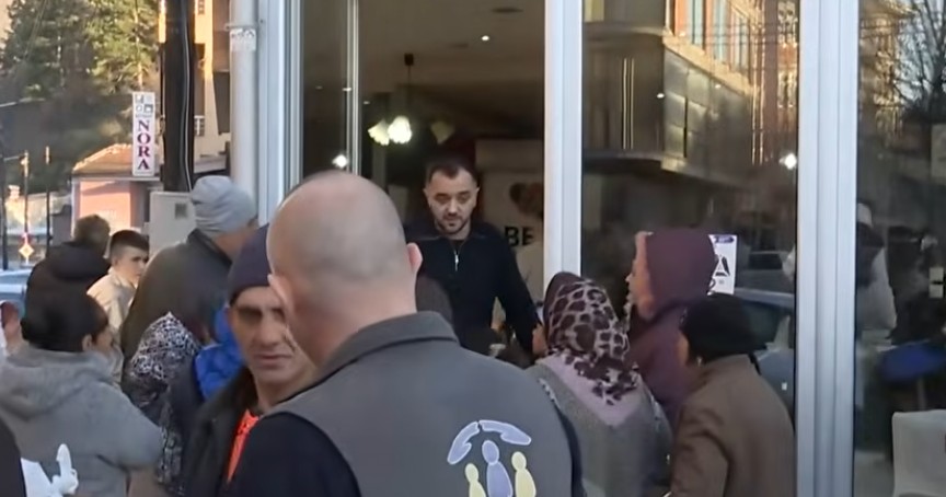 Kërçovë, Lëvizja “Te Berza” ndanë iftare falas për familjet skamnore (VIDEO)