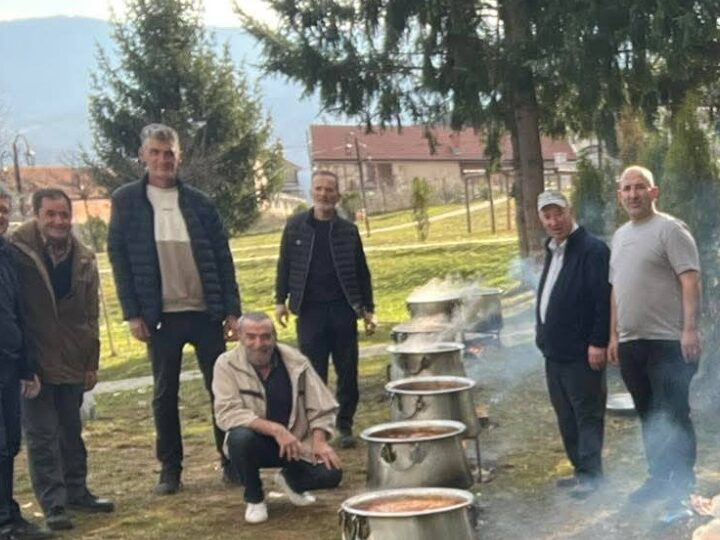Iftar tradicional në fshatin Garanë me ushqime tradicionale