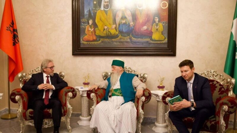 Ambasadori Denion Meidani dhe ministri Fatmir Limani vizitë Kryegjyshin Botëror të Bektashinjve