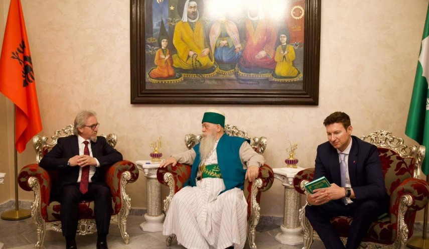 Ambasadori Denion Meidani dhe ministri Fatmir Limani vizitë Kryegjyshin Botëror të Bektashinjve
